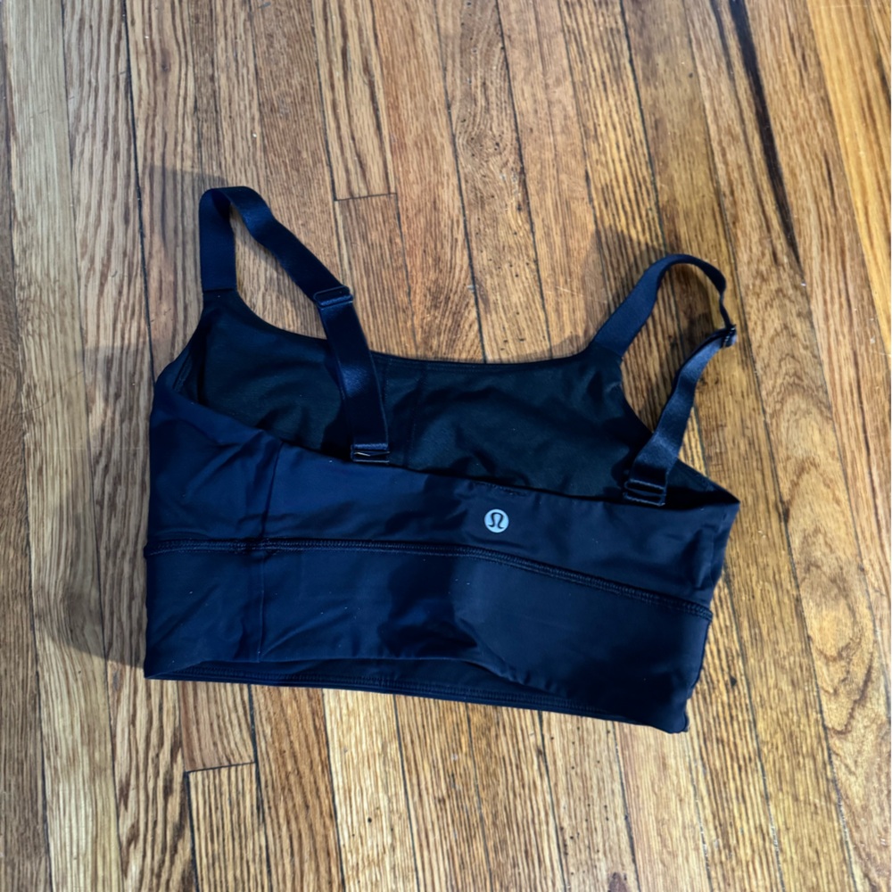 Black lululemon sports bra